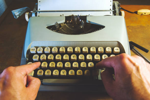 пишущая машинка - typewriter keyboard фотографии стоковые фото и изображения