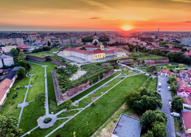 fotografii de stoc, fotografii și imagini scutite de redevențe cu apus de soare în oradea nagyvárad românia. vedere aeriană de la o dronă - bihor