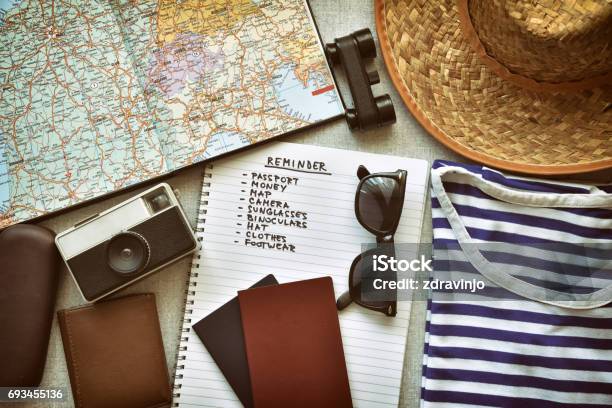 Reiseaccessoires Stockfoto und mehr Bilder von Reise - Reise, Checkliste, Packen