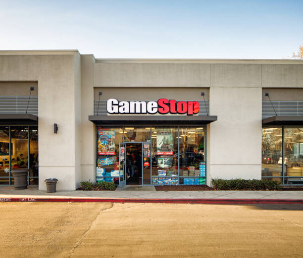 Gamestop video games store entrance facade in strip mall with sign Gamestop video games store entrance facade in strip mall with sign, photographed in San Jose, California on boxing day. brand name games console stock pictures, royalty-free photos & images
