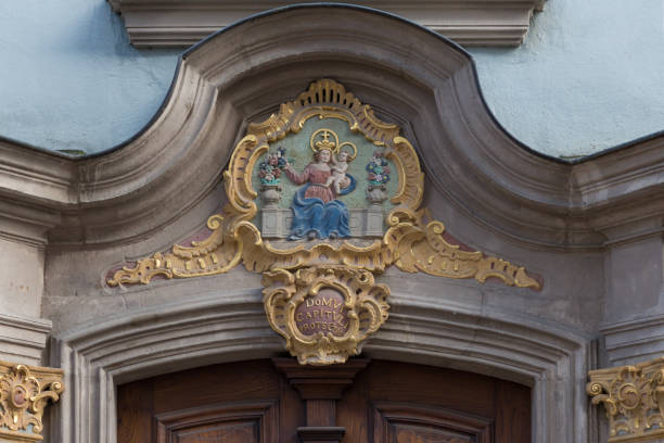 istock statues and church details 693523360