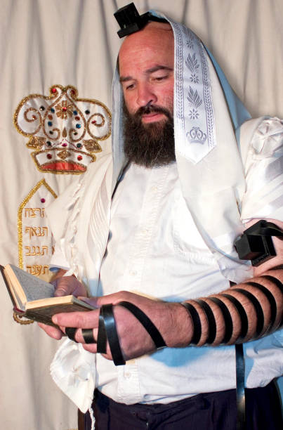 istock Jewish Man Praying 693523362