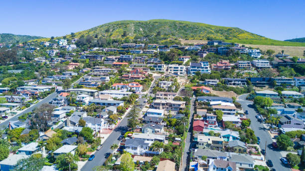 Laguna Beach Hills View of Hills and Housing in Laguna Beach, Orange County, Southern California. OC received exceptional rain in 2017 which caused the foliage to be extra lush - much more than usual. laguna niguel stock pictures, royalty-free photos & images