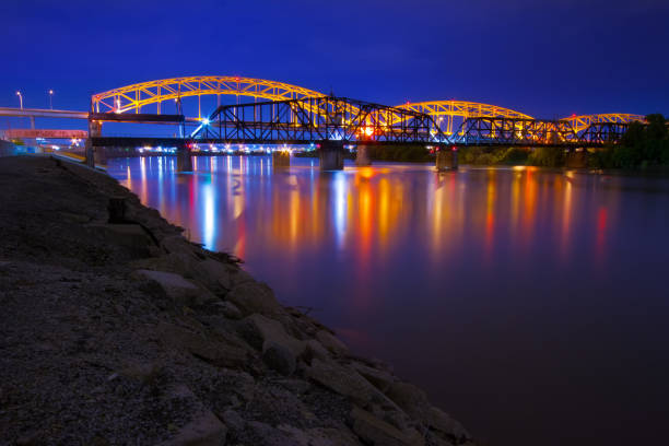 istock Kansas City Broadway Bridge 693623630