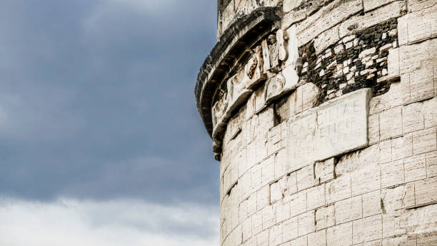 tumba de caecilia metella (con espacio de copia) - caecilia metella fotografías e imágenes de stock