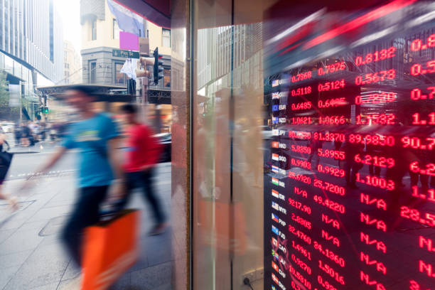 istock City and currency board 693694880