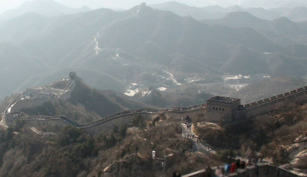 great wall of china badaling section situated at beijing north china asia - yanqing county imagens e fotografias de stock