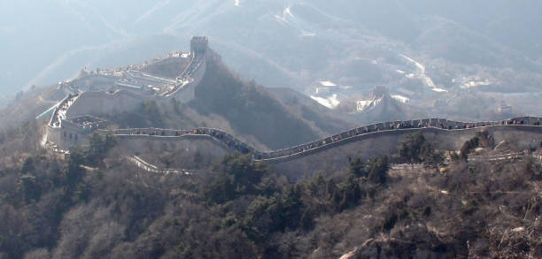 great wall of china badaling section and blue sky view in beijing china.east asia - yanqing county imagens e fotografias de stock