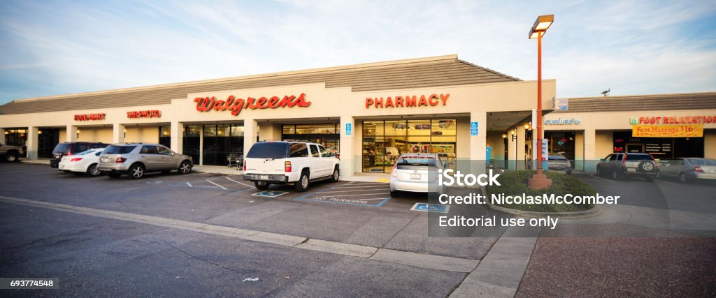 Mặt Tiền Cửa Hàng Thuốc Walgreens Với Toàn Cảnh Biển Hiệu Hình ảnh Sẵn có -  Tải xuống Hình ảnh Ngay bây giờ - iStock