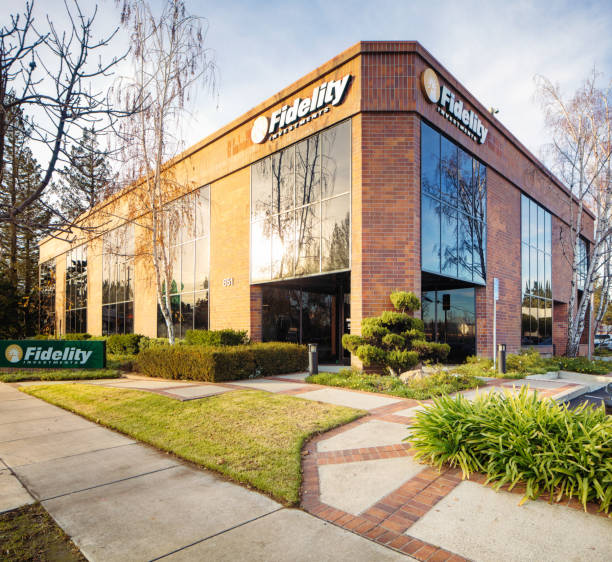Fidelity Investment outlet building entrance with sign Fidelity Investment outlet building entrance with sign, photographed in San Jose, California . fidelity investments stock pictures, royalty-free photos & images