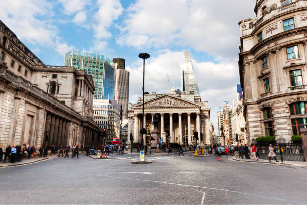 bank of england, the royal exchange in london, the uk. - london england bank of england bank skyline imagens e fotografias de stock