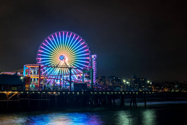 샌타모니카 부두 - santa monica ferris wheel amusement park rollercoaster 뉴스 사진 이미지