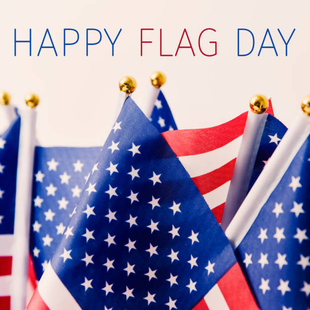 テキスト ハッピー フラグ日とアメリカの国旗 - flag day ストックフォトと画像