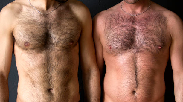 dwóch mężczyzn z nagą klatką piersiową stojących razem - chest hair zdjęcia i obrazy z banku zdjęć