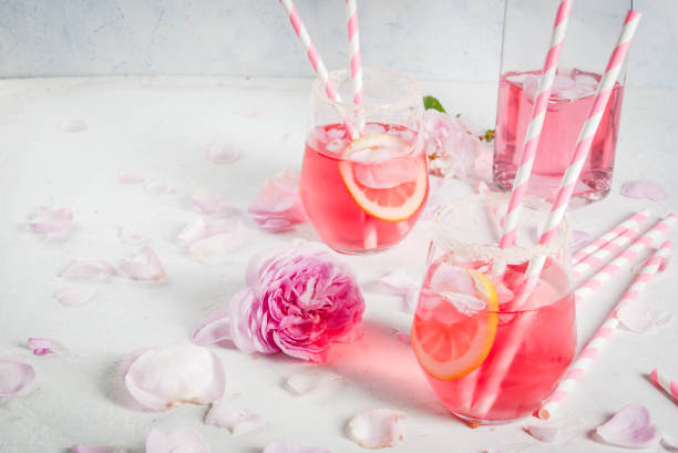 lekki koktajl różany, wino różany - flower drink zdjęcia i obrazy z banku zdjęć
