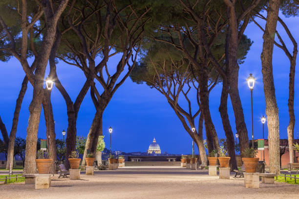 giardino degli aranci en roma al atardecer, italia - oltrarno fotografías e imágenes de stock