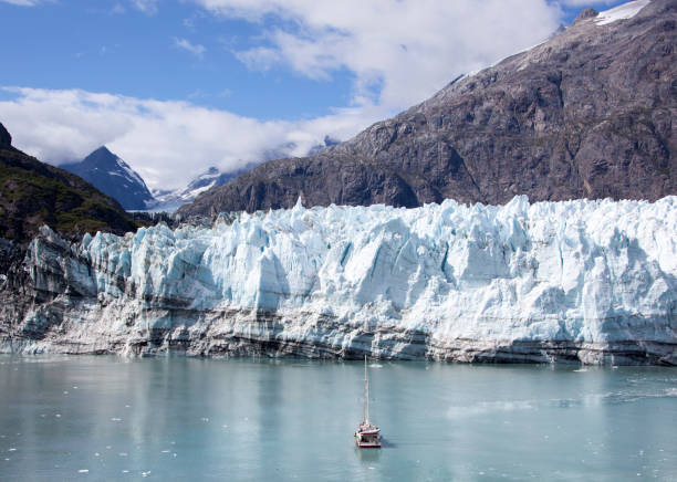 istock Traveling In Glacier Bay 693892850