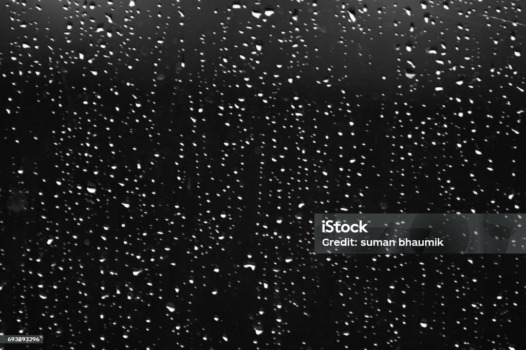 Gotas de chuva - Foto de stock de Fundo preto royalty-free