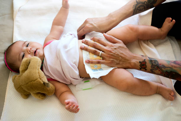 padre cuida a su hijo. - 3655 fotografías e imágenes de stock