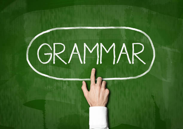 grammatik / greenboard konzept (klick für mehr) - english dictionary stock-fotos und bilder