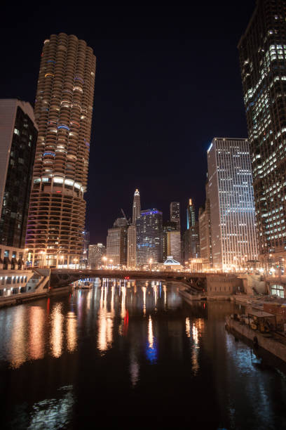 istock River Flows Through Downtown Chicago Illinois City Skyline 693967614