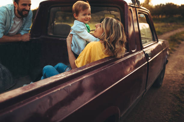 istock Traveller and his family 694044592