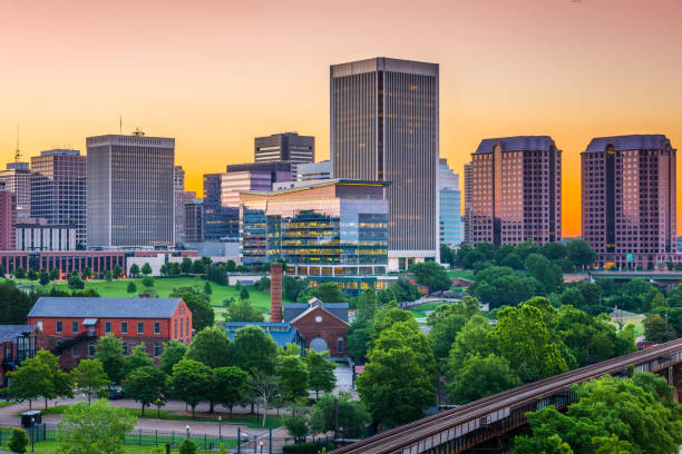 horizonte de richmond, virginia - richmond virginia virginia skyline urban scene - fotografias e filmes do acervo