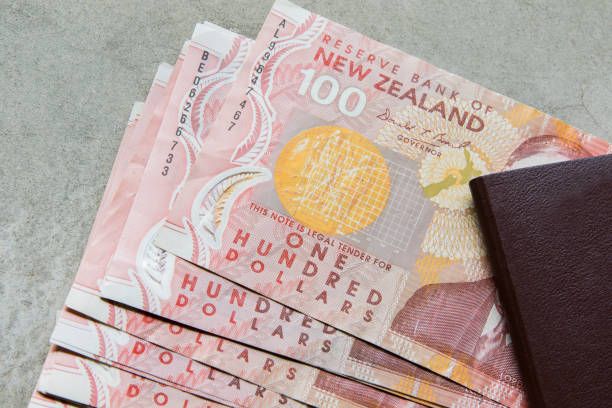 one hundred dollars bank note of new zealand one hundred dollars bank note of new zealand new zealand dollar photos stock pictures, royalty-free photos & images