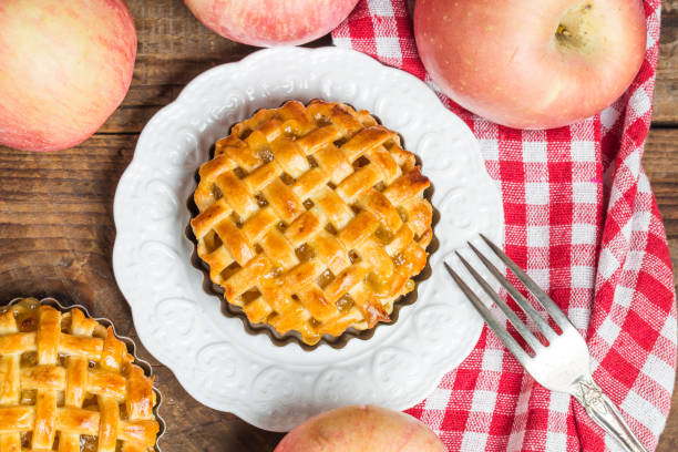 istock Homemade Organic Apple Pie Dessert Ready to Eat 694092542