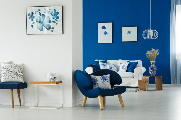 istock Living room with flowery patterns 694095048