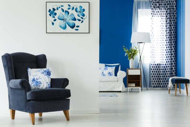 poltrona con cuscino - home decorating showcase interior living room home interior foto e immagini stock