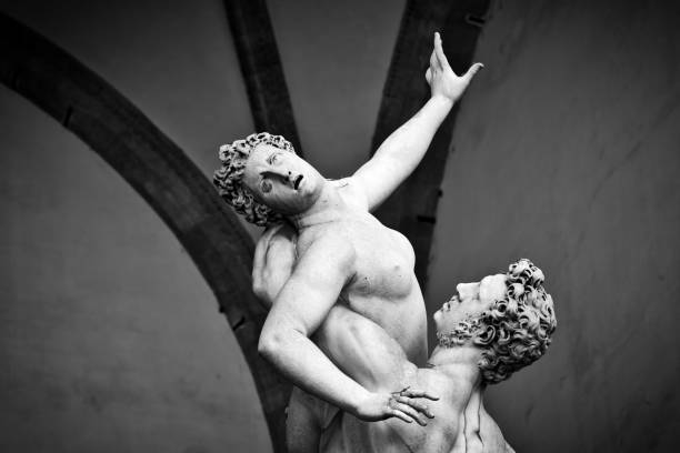 ancient sculpture of the rape of the sabine women. florence, italy - loggia dei lanzi imagens e fotografias de stock