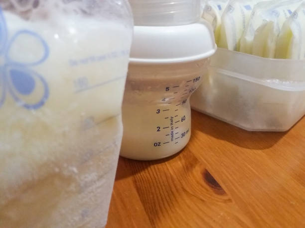 istock frozen breast milk, breastfeeding tehnics, breast pump 694170732