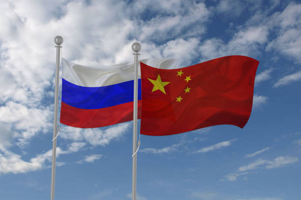 俄羅斯和中國的國旗飄揚在天空中 - 俄羅斯 個照片及圖片檔