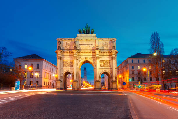 Siegestor, Victory Gate at night, Munich, Germany The Siegestor or Victory Gate, triumphal arch crowned with a statue of Bavaria with a lion-quadriga, at night in Munich, Germany siegestor stock pictures, royalty-free photos & images