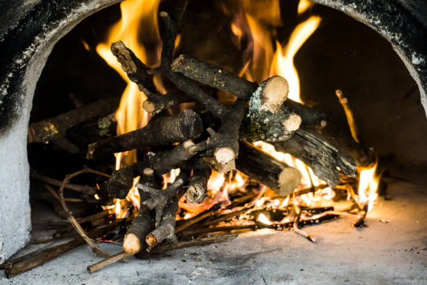 fire inside oven - smoked tongue imagens e fotografias de stock