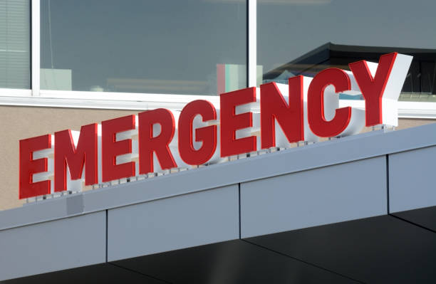 Emergency entrance sign Emergency entrance sign foe small hospital hospital emergency sign stock pictures, royalty-free photos & images