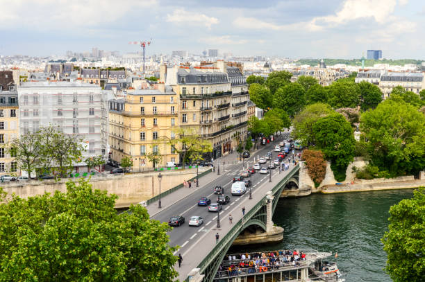 istock Cityscape of Paris 694313684