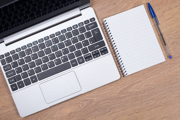 istock Aerial view of note and open laptoptop 694429674