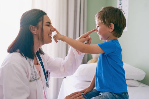 인격은 지식과 전문성으로 중요 - pediatrician 뉴스 사진 이미지