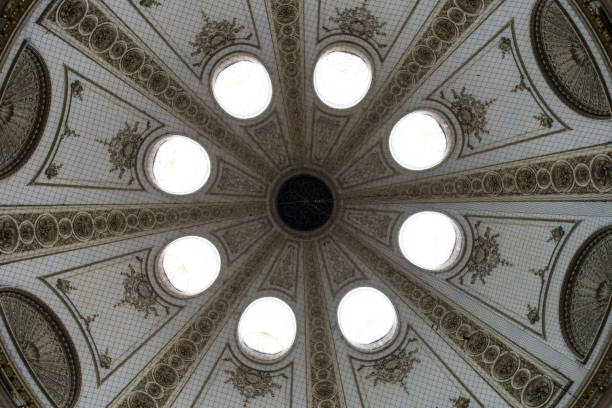 interno di lucernari palaziali a cupola - diagram circle old old fashioned foto e immagini stock