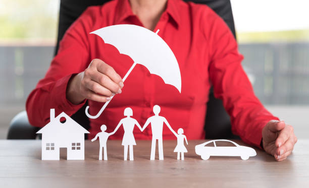 concepto de seguro de casa, familia y coche - insurance fotografías e imágenes de stock