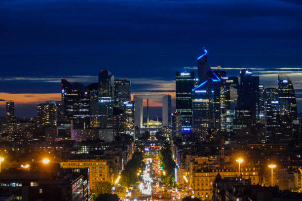 paisagem panorâmica de paris à noite - paris france roof apartment aerial view - fotografias e filmes do acervo