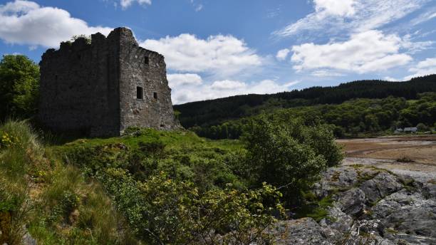 Old Castle Lachlan, Argyll, Scotland, UK Old Castle Lachlan at Lachlan Bay, Loch Fyne, Argyll, Scotland, UK loch fyne stock pictures, royalty-free photos & images