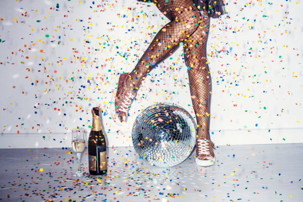 女性の足でパーティー詳細 - music women disco joy ストックフォトと画像