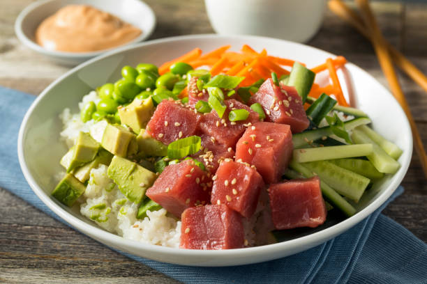 surowy organiczny ahi tuńczyk poke bowl - yellowfin tuna obrazy zdjęcia i obrazy z banku zdjęć