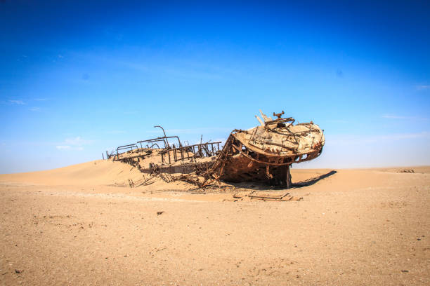 buque varado eduard bohlen en el desierto de namib. - bohlen fotografías e imágenes de stock