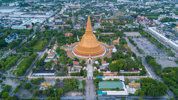 goldene pagode phra pathom chedi von nakhon pathom provinz asien thailand - bangkok province bangkok wat traditional culture stock-fotos und bilder