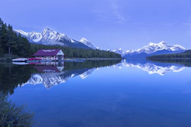 istock Maligne Lake after Sunset 694661590