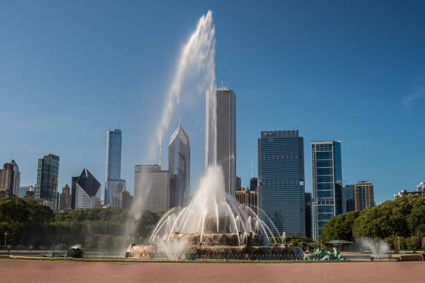 istock Buckingham Fountain Chicago Afternoon 694666748